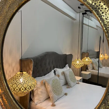 Agora Luxury 10 *